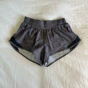 lululemon hotty hot low-rise 2.5” shorts